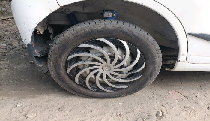 2017 Maruti Wagon R 1.0 LXI CNG, Petrol, Manual, 1,03,300 km, tyre