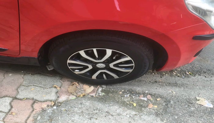 2022 Maruti Swift VXI, Petrol, Manual, 18,994 km, tyre