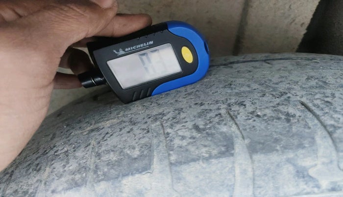 2015 Maruti Swift VDI, Diesel, Manual, 1,71,933 km, tyre