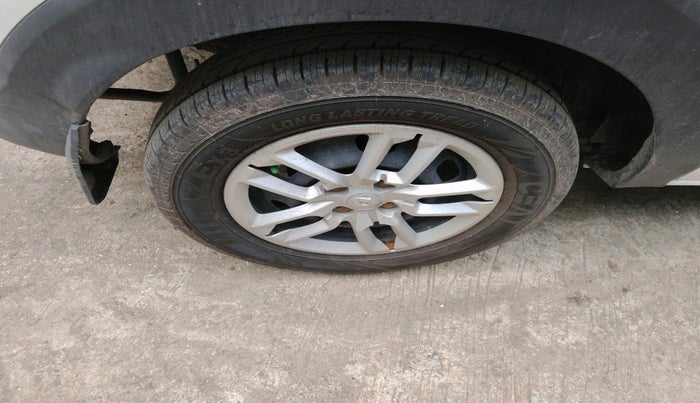 2021 Renault TRIBER RXT, Petrol, Manual, 23,774 km, tyre