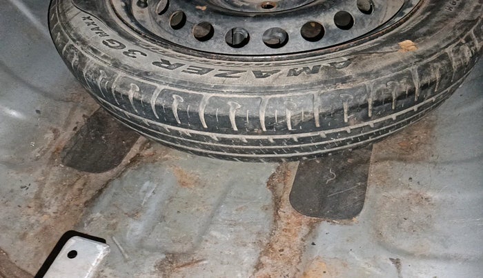 2015 Hyundai Xcent S 1.2, Petrol, Manual, 40,682 km, tyre