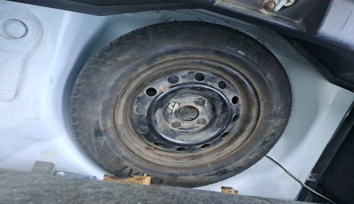 2015 Maruti Swift VDI, Diesel, Manual, 1,84,663 km, tyre