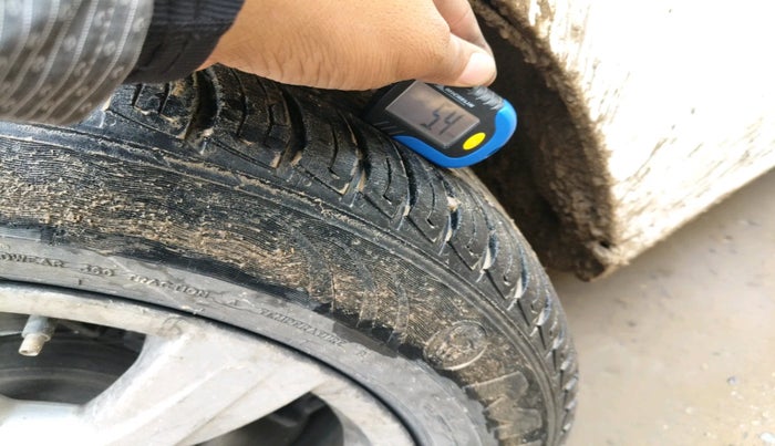 2011 Audi A4 2.0 TDI, Diesel, Automatic, 1,36,745 km, tyre