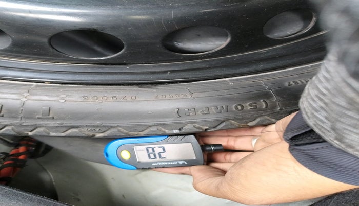 2011 Audi A4 2.0 TDI, Diesel, Automatic, 1,36,745 km, tyre