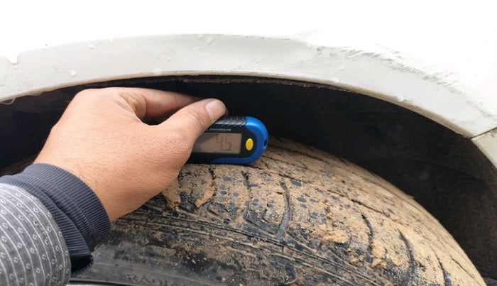 2011 Audi A4 2.0 TDI, Diesel, Automatic, 1,36,745 km, tyre