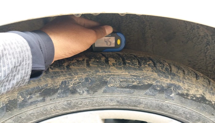 2011 Audi A4 2.0 TDI, Diesel, Automatic, 1,36,745 km, tyre