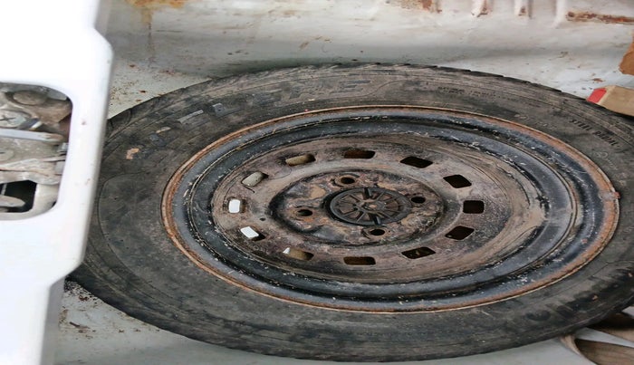 2010 Chevrolet Spark LS 1.0, Petrol, Manual, 1,05,054 km, tyre