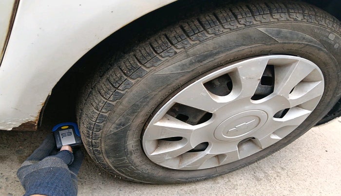 2010 Chevrolet Spark LS 1.0, Petrol, Manual, 1,05,054 km, tyre