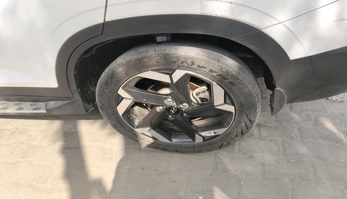 2021 Hyundai ALCAZAR 1.5 SIGNATURE (O) AT 6STR, Diesel, Automatic, 1,21,790 km, tyre