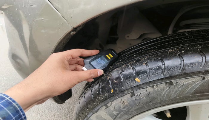 2016 Toyota Innova Crysta 2.4 VX 7 STR, Diesel, Manual, 66,863 km, tyre