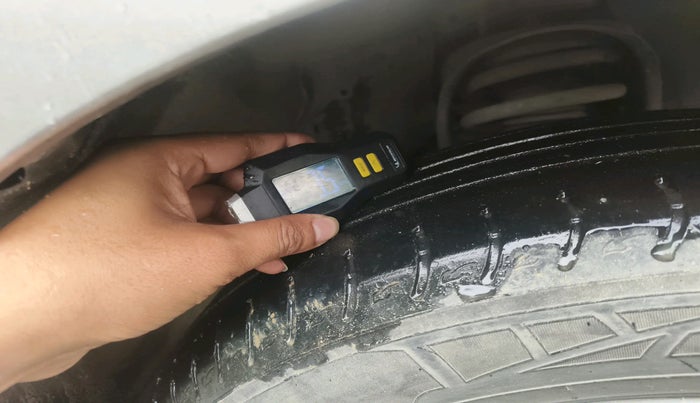 2016 Toyota Innova Crysta 2.4 VX 7 STR, Diesel, Manual, 66,863 km, tyre