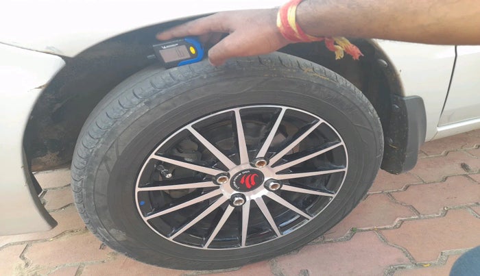 2013 Maruti Zen Estilo VXI, Petrol, Manual, 1,64,803 km, tyre