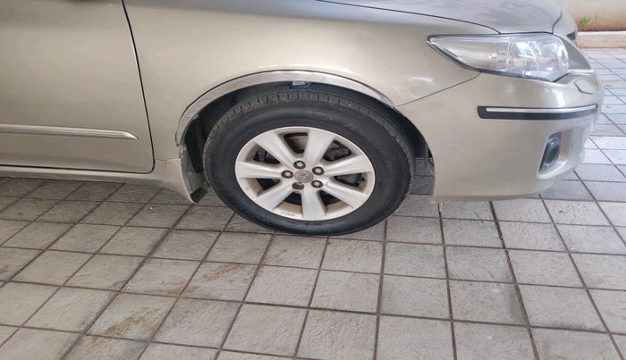 2013 Toyota Corolla Altis G DIESEL, Diesel, Manual, 1,11,807 km, tyre