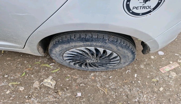 2011 Maruti Swift VXI ABS, Petrol, Manual, 1,11,957 km, tyre