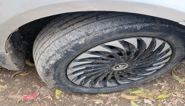 2011 Maruti Swift VXI ABS, Petrol, Manual, 1,11,957 km, tyre