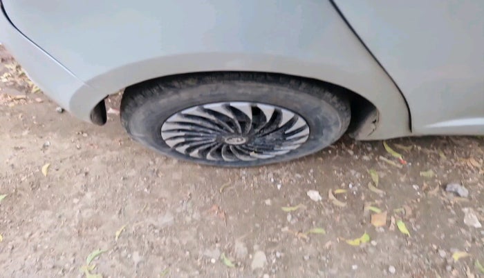 2011 Maruti Swift VXI ABS, Petrol, Manual, 1,11,957 km, tyre