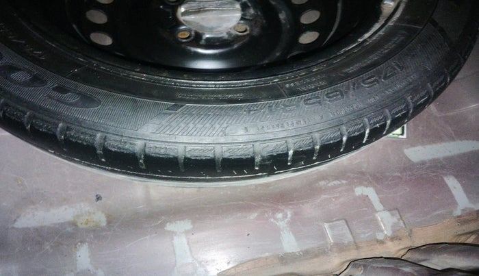 2017 Honda Amaze 1.2L I-VTEC S, Petrol, Manual, 1,15,000 km, tyre