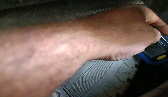 2014 Maruti Wagon R 1.0 LXI CNG, Petrol, Manual, 1,33,040 km, tyre