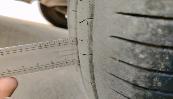 2013 Maruti Swift VDI, Diesel, Manual, 1,72,939 km, tyre