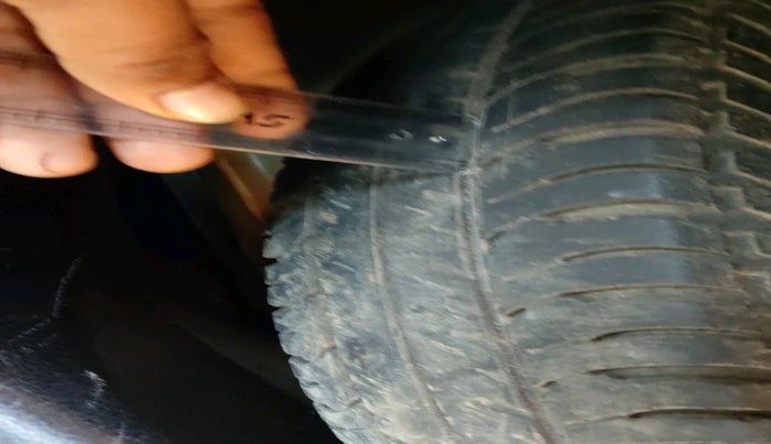 2013 Maruti Swift VDI, Diesel, Manual, 1,72,939 km, tyre