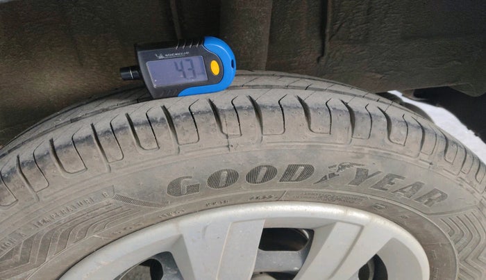 2018 Renault Kwid RXT 1.0 AMT, Petrol, Automatic, 76,475 km, tyre