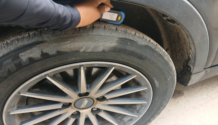 2022 Mahindra XUV300 W4 1.2 PETROL, Petrol, Manual, 49,500 km, tyre