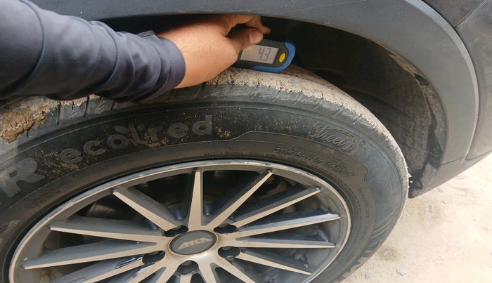 2022 Mahindra XUV300 W4 1.2 PETROL, Petrol, Manual, 49,500 km, tyre