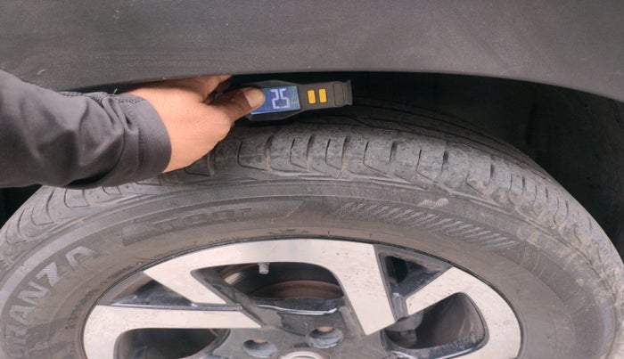 2022 Nissan MAGNITE XV PREMIUM TURBO CVT DUAL TONE, Petrol, Automatic, 64,728 km, tyre