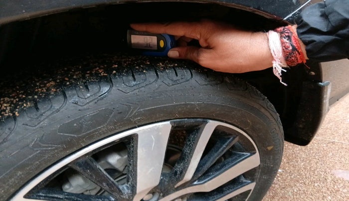 2022 Honda City ZX HYBRID, Hybrid, Automatic, 44,707 km, tyre