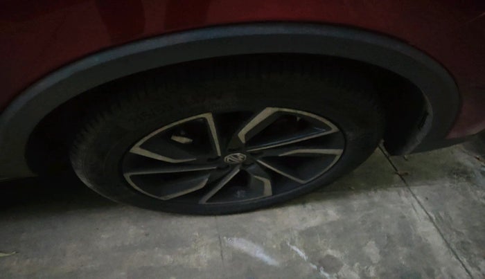 2023 MG ASTOR SAVVY 1.3 TURBO AT S RED, Petrol, Automatic, 7,441 km, tyre