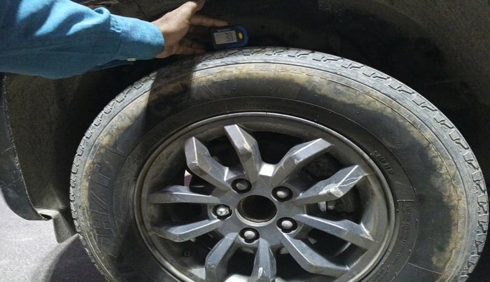 2017 Mahindra TUV300 T10, Diesel, Manual, 73,664 km, tyre