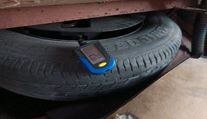 2011 Hyundai i10 ERA 1.1, Petrol, Manual, 1,18,392 km, tyre