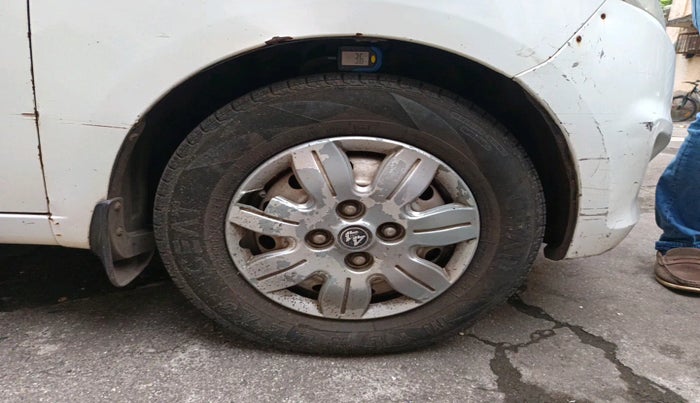 2011 Hyundai i10 ERA 1.1, Petrol, Manual, 1,18,392 km, tyre