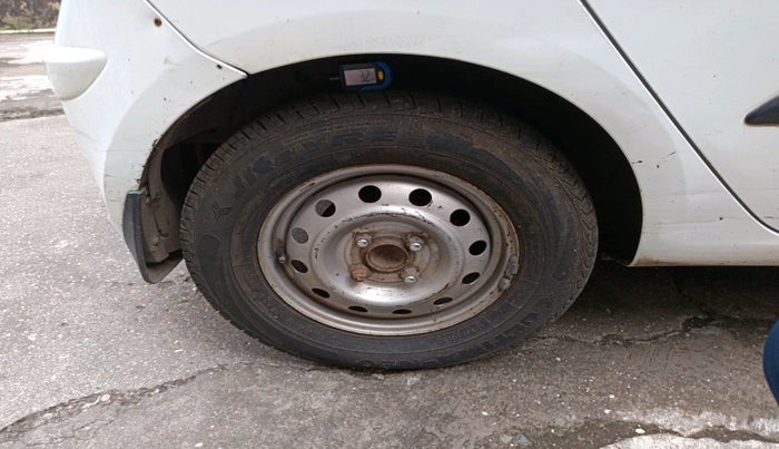 2011 Hyundai i10 ERA 1.1, Petrol, Manual, 1,18,392 km, tyre