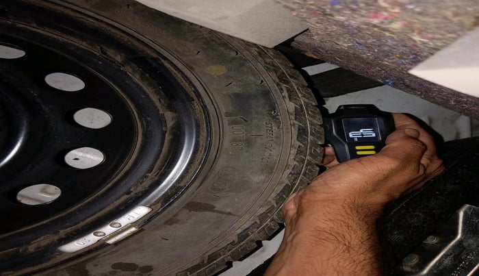 2015 Maruti Wagon R 1.0 VXI, Petrol, Manual, 52,226 km, tyre