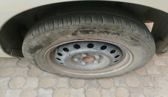 2022 Maruti Ertiga VXI CNG, Petrol, Manual, 69,811 km, tyre