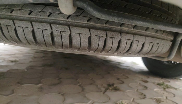 2022 Maruti Ertiga VXI CNG, Petrol, Manual, 69,811 km, tyre