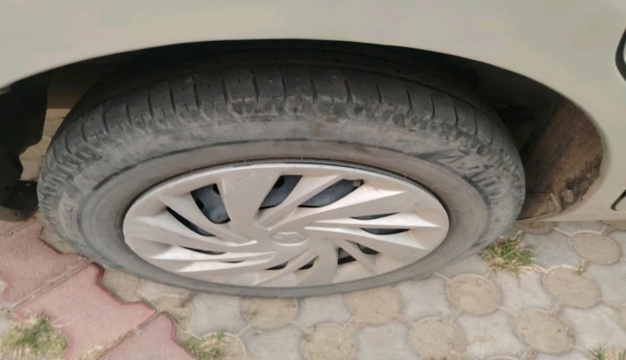 2022 Maruti Ertiga VXI CNG, Petrol, Manual, 69,811 km, tyre