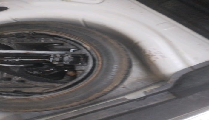 2013 Skoda Superb ELEGANCE 2.0 TDI CR AT, Diesel, Automatic, 2,30,390 km, tyre