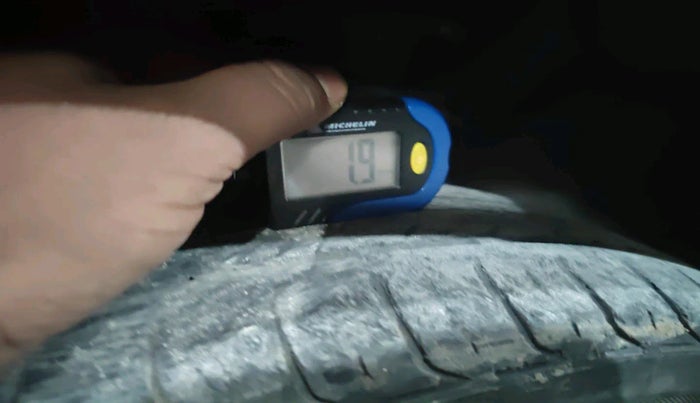 2012 Toyota Etios G, Petrol, Manual, 1,08,332 km, tyre