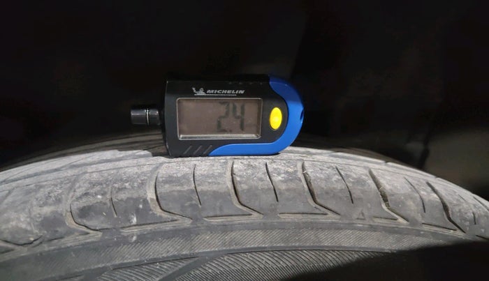 2012 Toyota Etios G, Petrol, Manual, 1,08,332 km, tyre