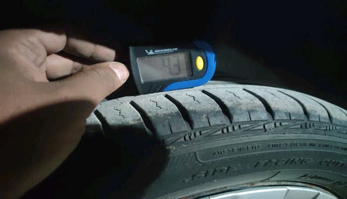 2012 Toyota Etios G, Petrol, Manual, 1,08,332 km, tyre