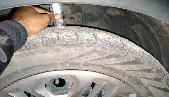 2023 KIA CARENS PRESTIGE 1.5 PETROL 7 STR, Petrol, Manual, 96,893 km, tyre