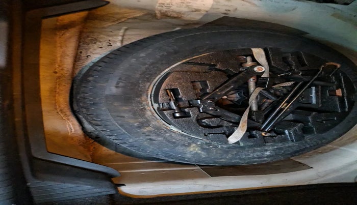 2017 Volkswagen Ameo TRENDLINE 1.2L, Petrol, Manual, 69,344 km, tyre