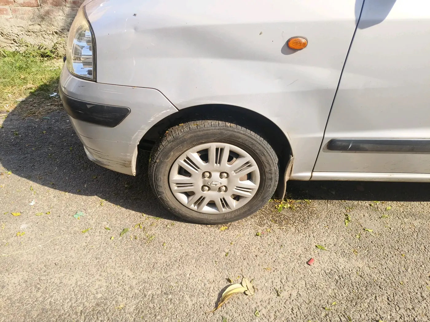 2010 Hyundai Santro Xing GLS, Petrol, Manual, 99,356 km, tyre
