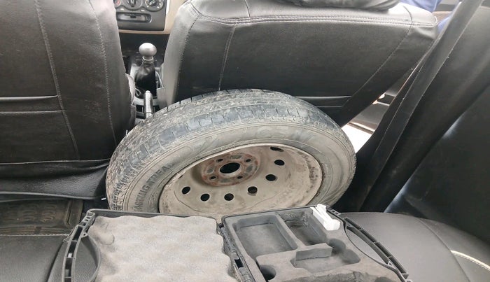 2016 Maruti Wagon R 1.0 LXI CNG, Petrol, Manual, 65,280 km, tyre