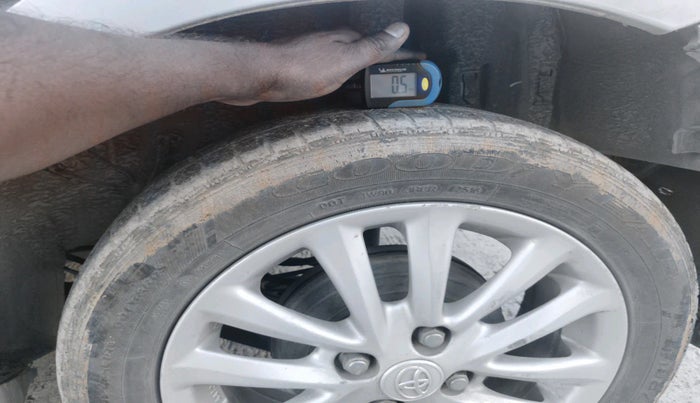 2011 Toyota Etios Liva VX, Petrol, Manual, 1,44,736 km, tyre