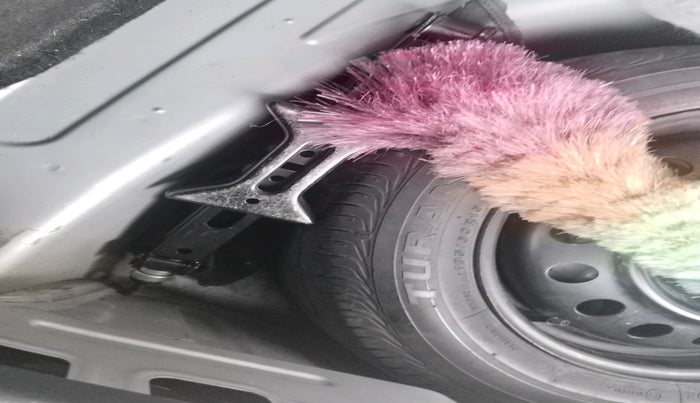 2011 Toyota Etios Liva VX, Petrol, Manual, 1,44,736 km, tyre