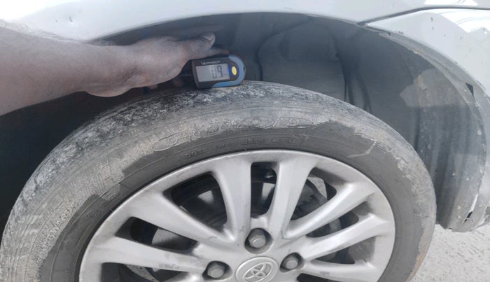 2011 Toyota Etios Liva VX, Petrol, Manual, 1,44,736 km, tyre