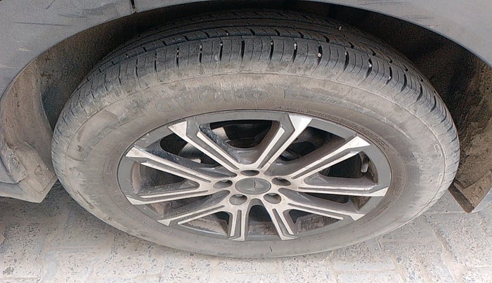 2023 Mahindra XUV700 AX7 Luxury Pack Diesel MT 7 STR, Diesel, Manual, 44,730 km, tyre